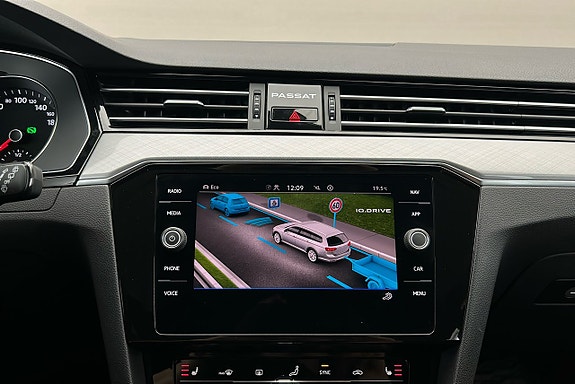 Volkswagen Passat 22 of 29