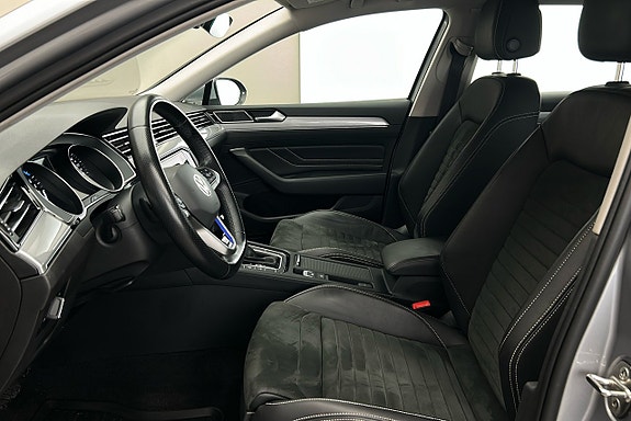 Volkswagen Passat 10 of 29