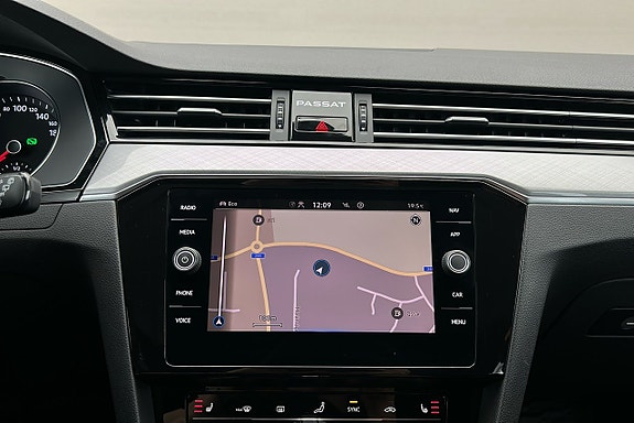 Volkswagen Passat 8 of 29