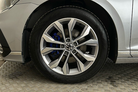 Volkswagen Passat 12 of 29