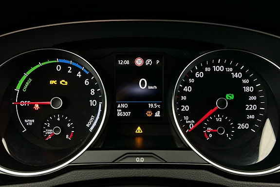 Volkswagen Passat 7 of 29