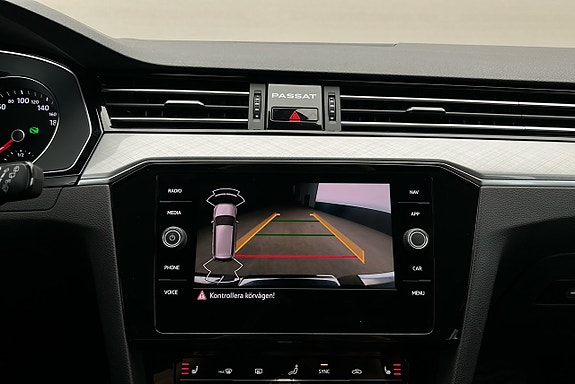 Volkswagen Passat 26 of 29
