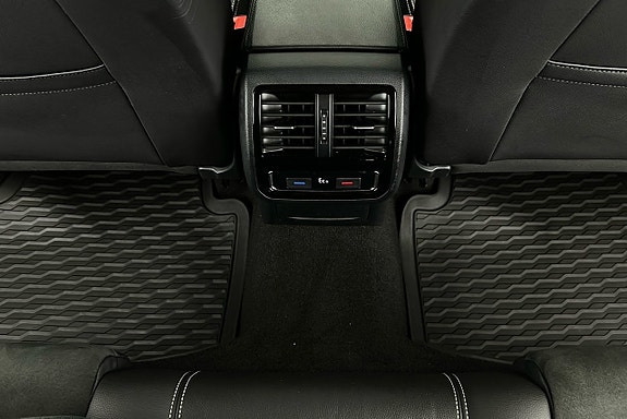Volkswagen Passat 21 of 29