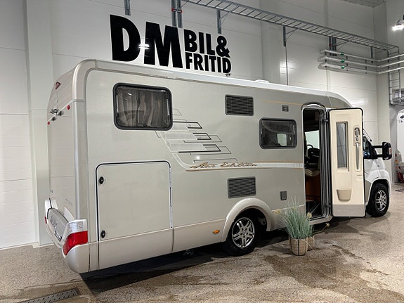 Hymer T 674 SL Star Edition Långbädd / 160 hk / Kamkedja / Dieselvärmare / Låga mil 2 of 22