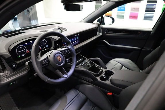 Porsche Cayenne 15 of 30