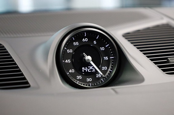 Porsche Cayenne 21 of 30