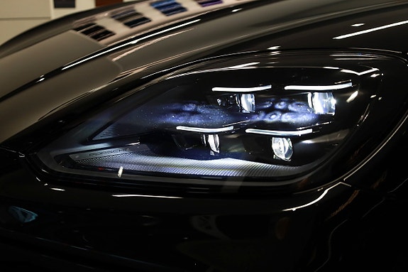 Porsche Cayenne 9 of 30