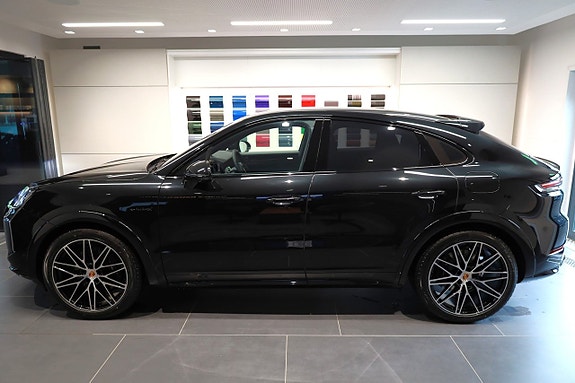 Porsche Cayenne 4 of 30