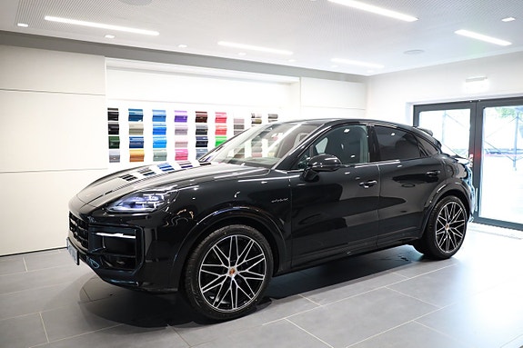 Porsche Cayenne 2 of 30