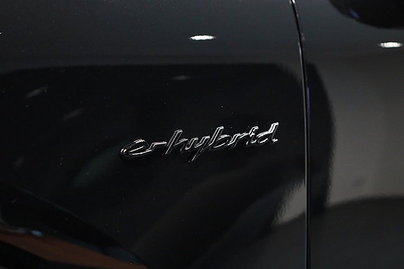 Porsche Cayenne 12 of 30