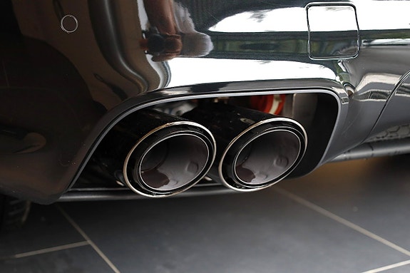 Porsche Cayenne 13 of 30