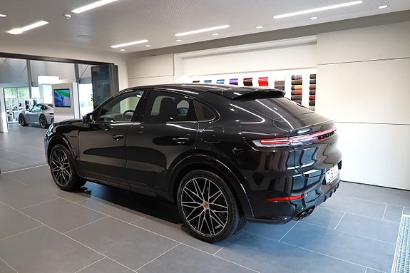 Porsche Cayenne 5 of 30