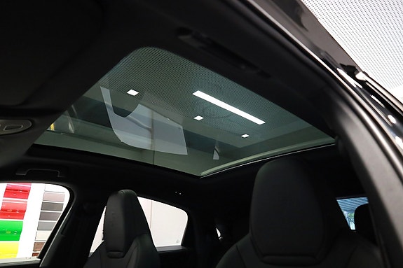 Porsche Cayenne 16 of 30