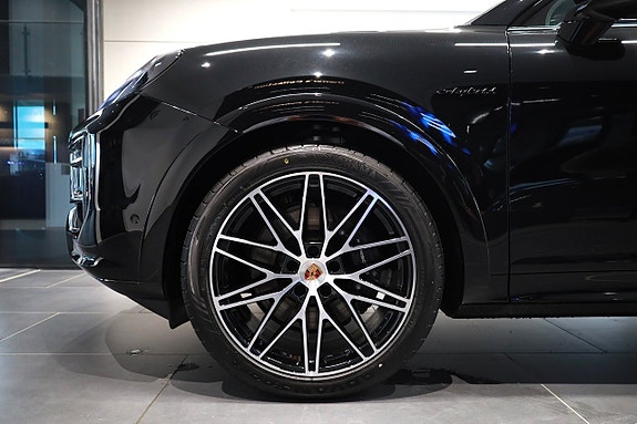 Porsche Cayenne 8 of 30
