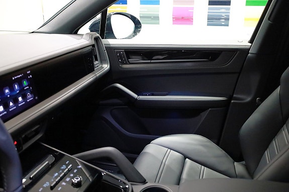 Porsche Cayenne 24 of 30