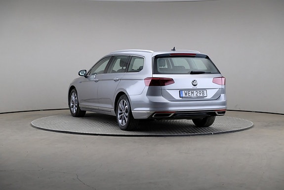 Volkswagen Passat 2 of 3