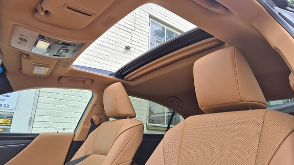 Lexus ES300h 6 of 20