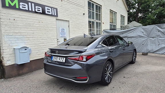 Lexus ES300h 4 of 20