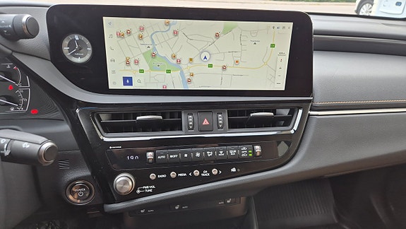 Lexus ES300h 10 of 20