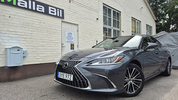 Lexus ES300h 15 of 20
