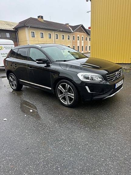 Volvo XC60 2 of 12