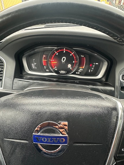 Volvo XC60 8 of 12