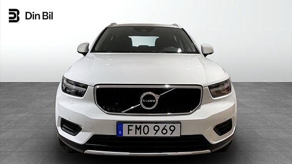 Volvo XC40 4 of 12