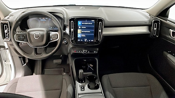 Volvo XC40 10 of 12