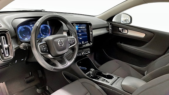 Volvo XC40 7 of 12