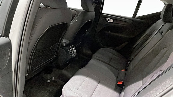 Volvo XC40 11 of 12