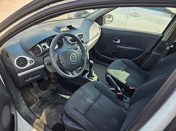 Renault Clio II 3 of 8