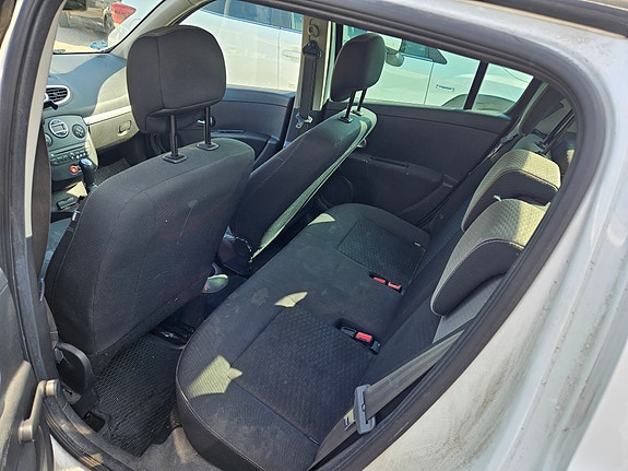 Renault Clio II 5 of 8