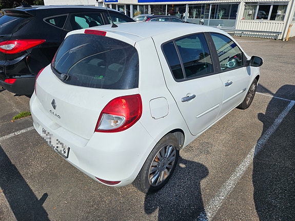 Renault Clio II 7 of 8