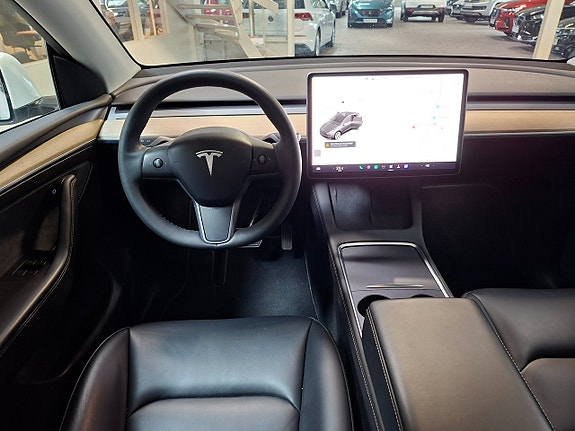 Tesla Model Y 12 of 21
