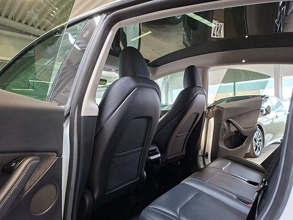 Tesla Model Y 11 of 21