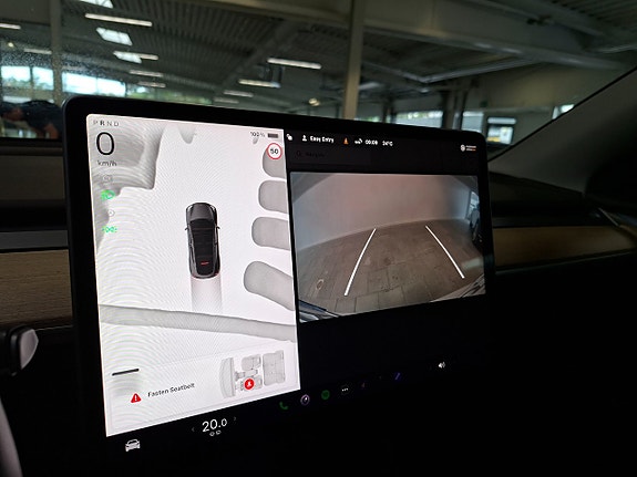 Tesla Model Y 20 of 21