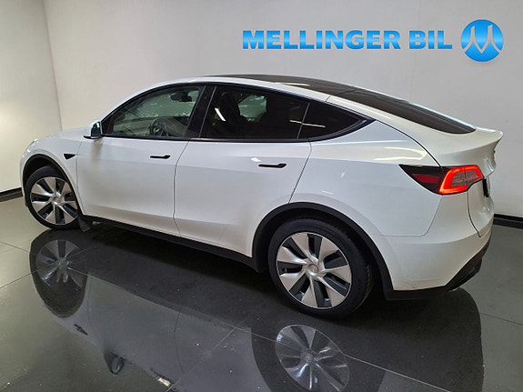 Tesla Model Y 4 of 21