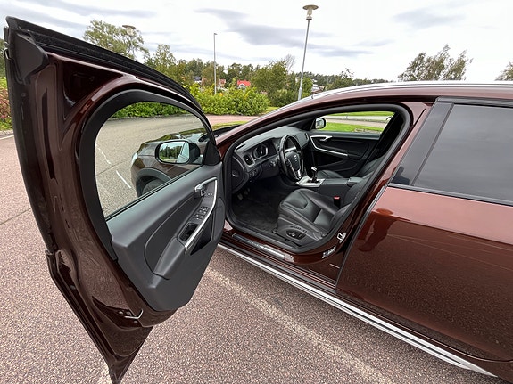 Volvo V60 Cross Country 6 of 9