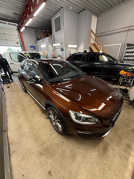 Volvo V60 Cross Country 4 of 9