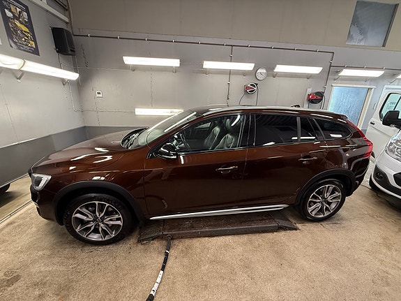 Volvo V60 Cross Country 3 of 9