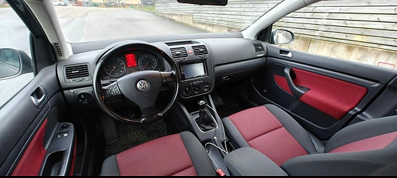Volkswagen Golf V 2 of 3