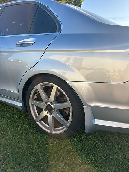 Mercedes-Benz C220 10 of 12