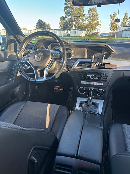 Mercedes-Benz C220 11 of 12