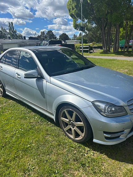 Mercedes-Benz C220 4 of 12
