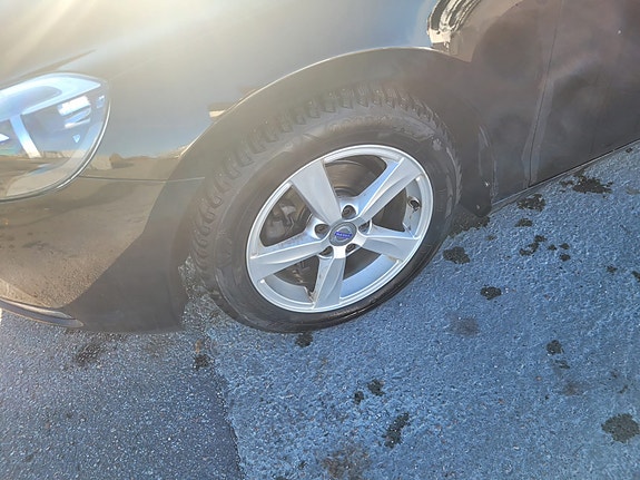 Volvo V40 3 of 6