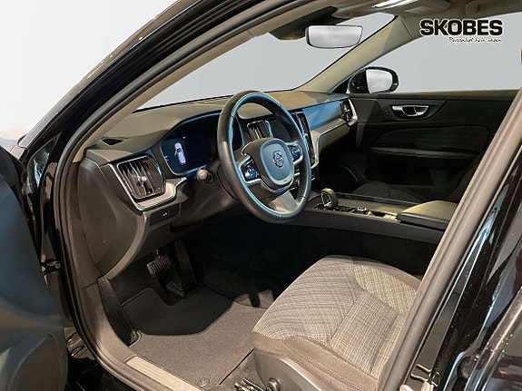 Volvo V60 Cross Country 8 of 19
