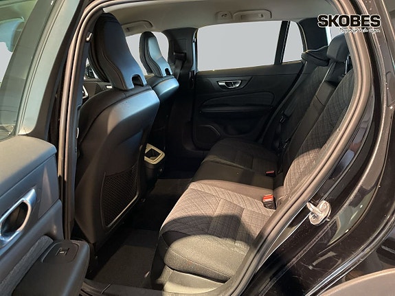 Volvo V60 Cross Country 9 of 19
