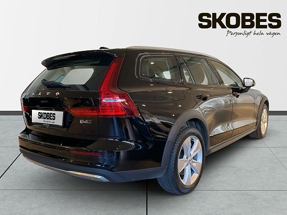 Volvo V60 Cross Country 7 of 19