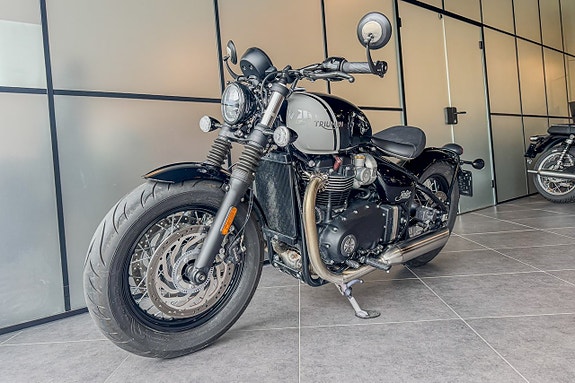 Triumph Bobber 2 of 5