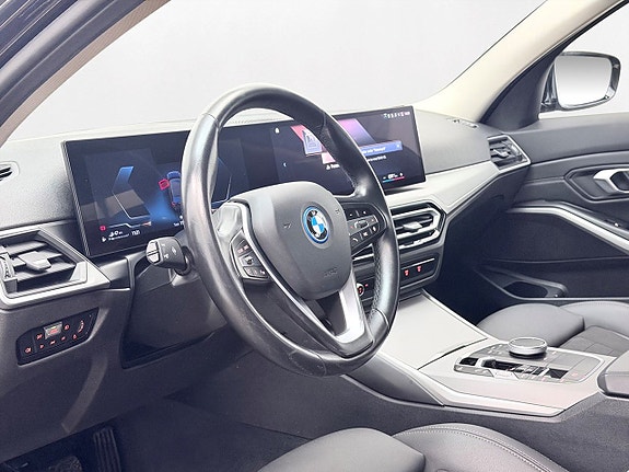 BMW 330e 13 of 30